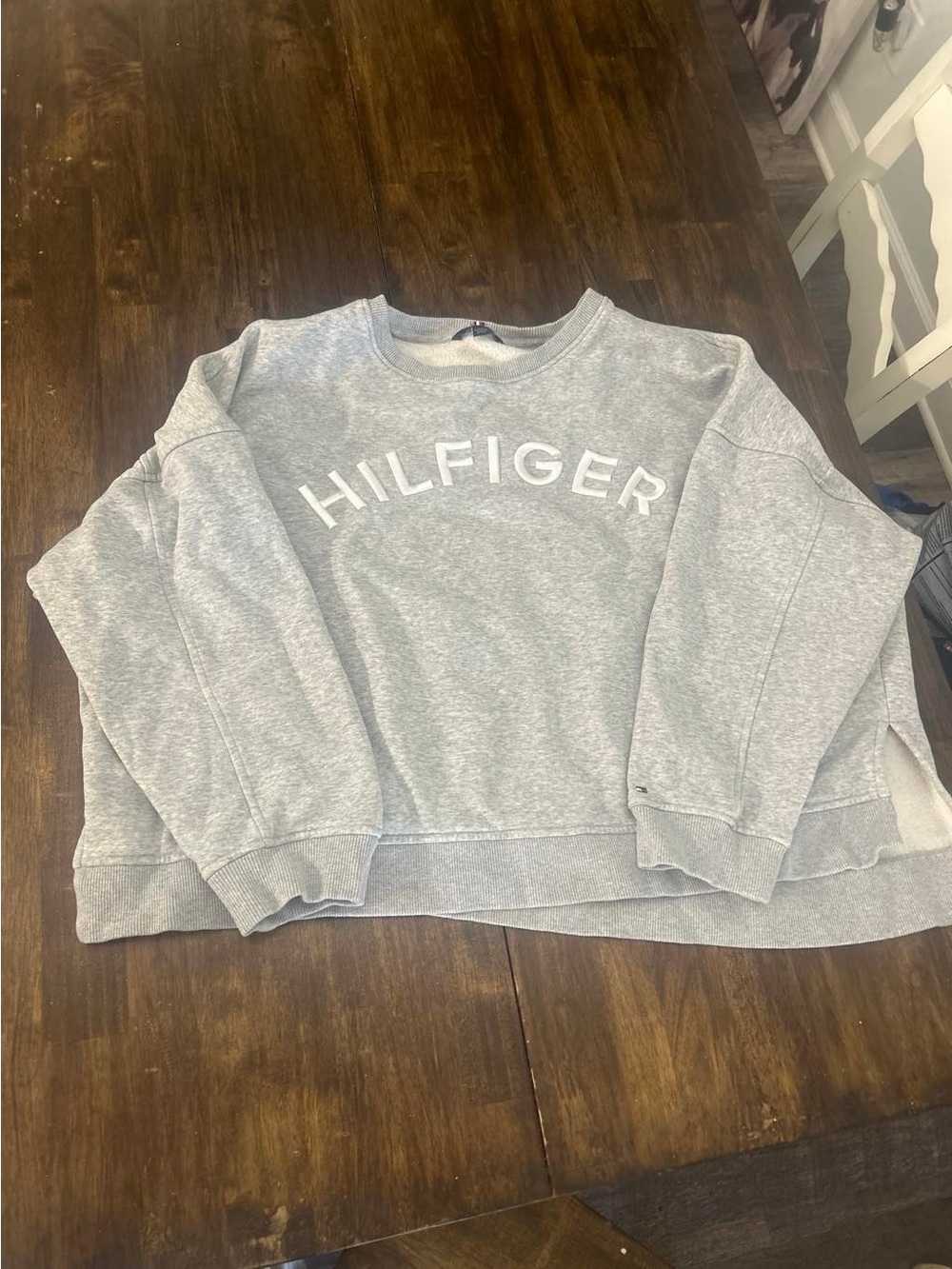 Tommy Hilfiger Light Gray Crewneck Sweatshirt with Chest Logo